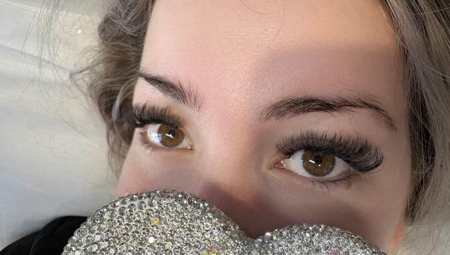 Dazzling eye makeup at Remedy Lashes And Beauty, Balclutha, Otago Region, NZ showcasing elegant eyelash extensions.