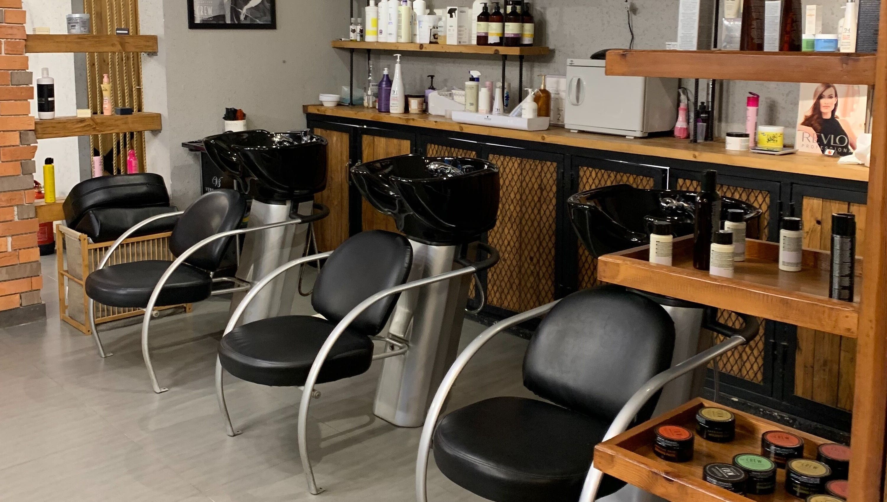 Modern salon seating at White Bamboo in Jeddah, Makkah Province, SA offers premium beauty services.