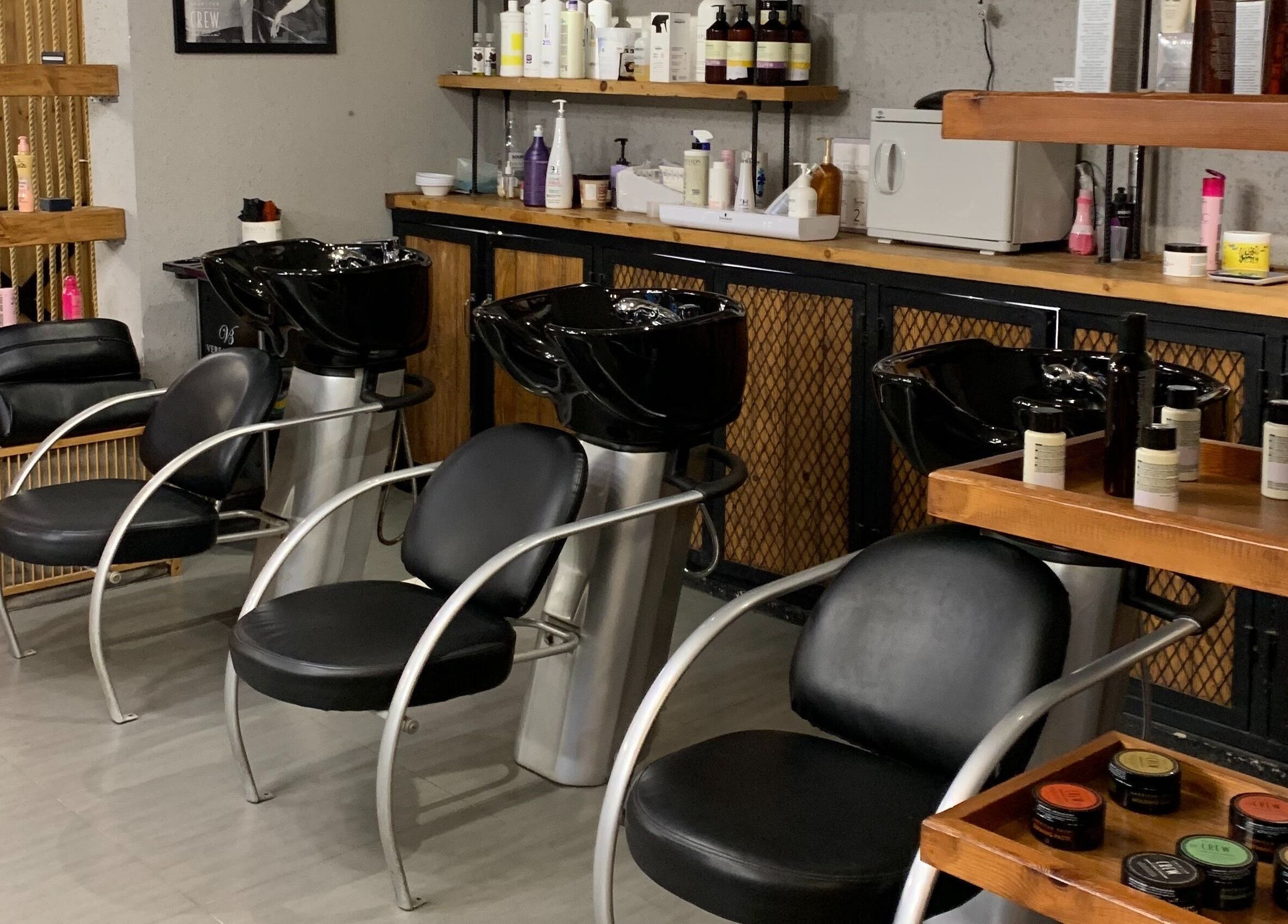 Modern salon seating at White Bamboo in Jeddah, Makkah Province, SA offers premium beauty services.