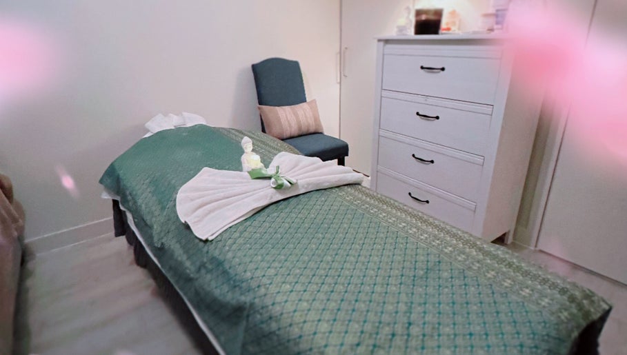 Tranquil massage room at Gussanova Thai Massage Therapy, London, England, GB, with a green bed and soothing decor.