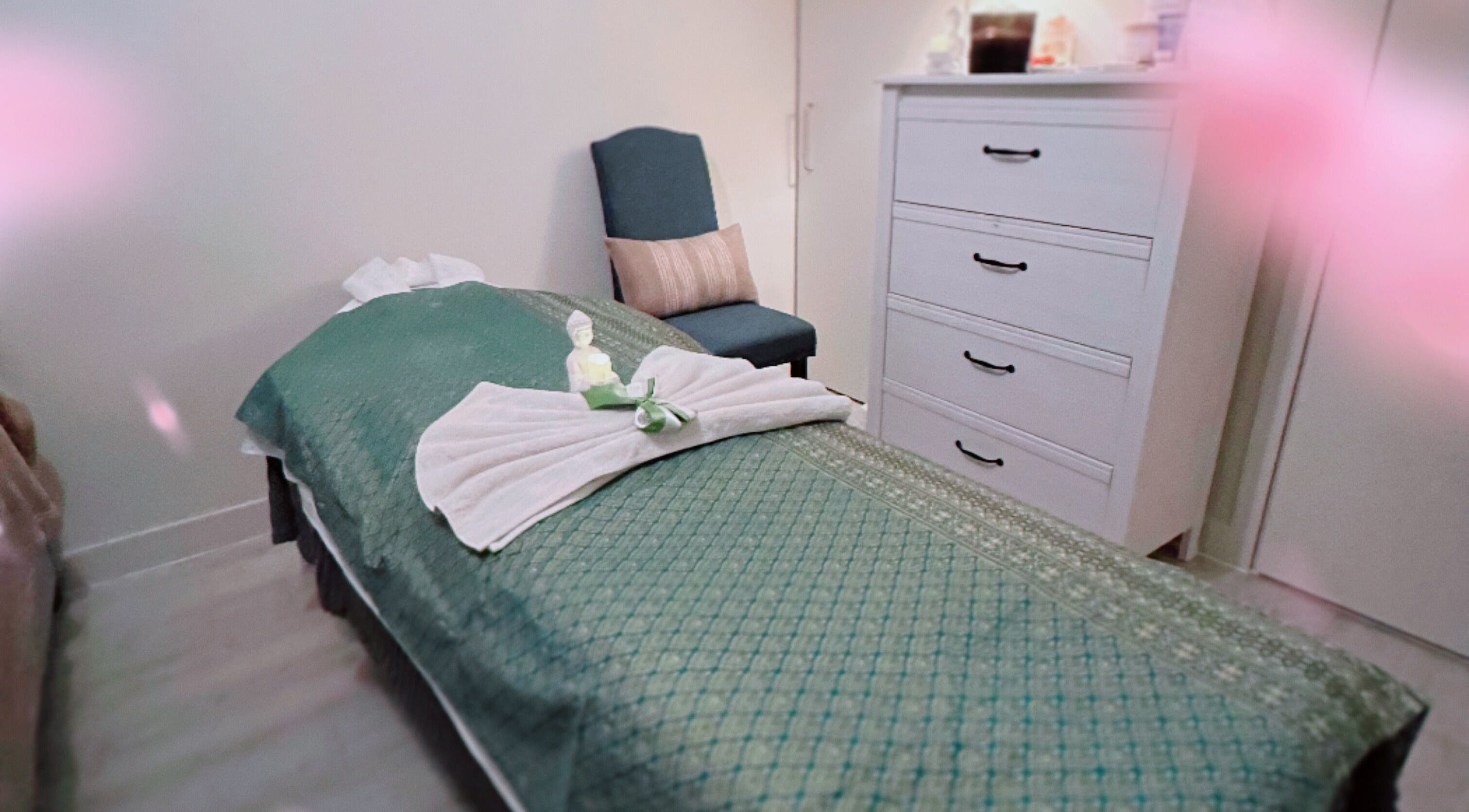 Tranquil massage room at Gussanova Thai Massage Therapy, London, England, GB, with a green bed and soothing decor.