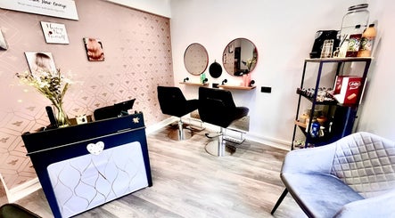 The Beehive Hair Lounge imagem 2