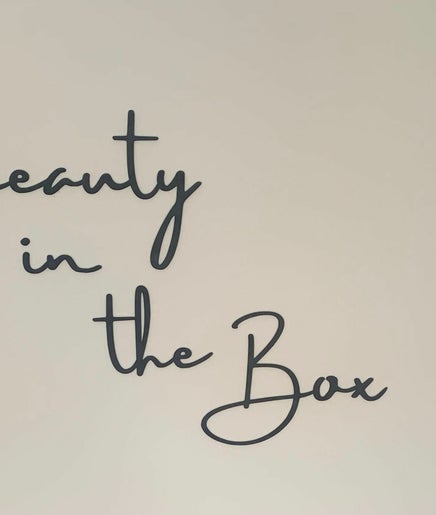 Beauty in the Box – obraz 2