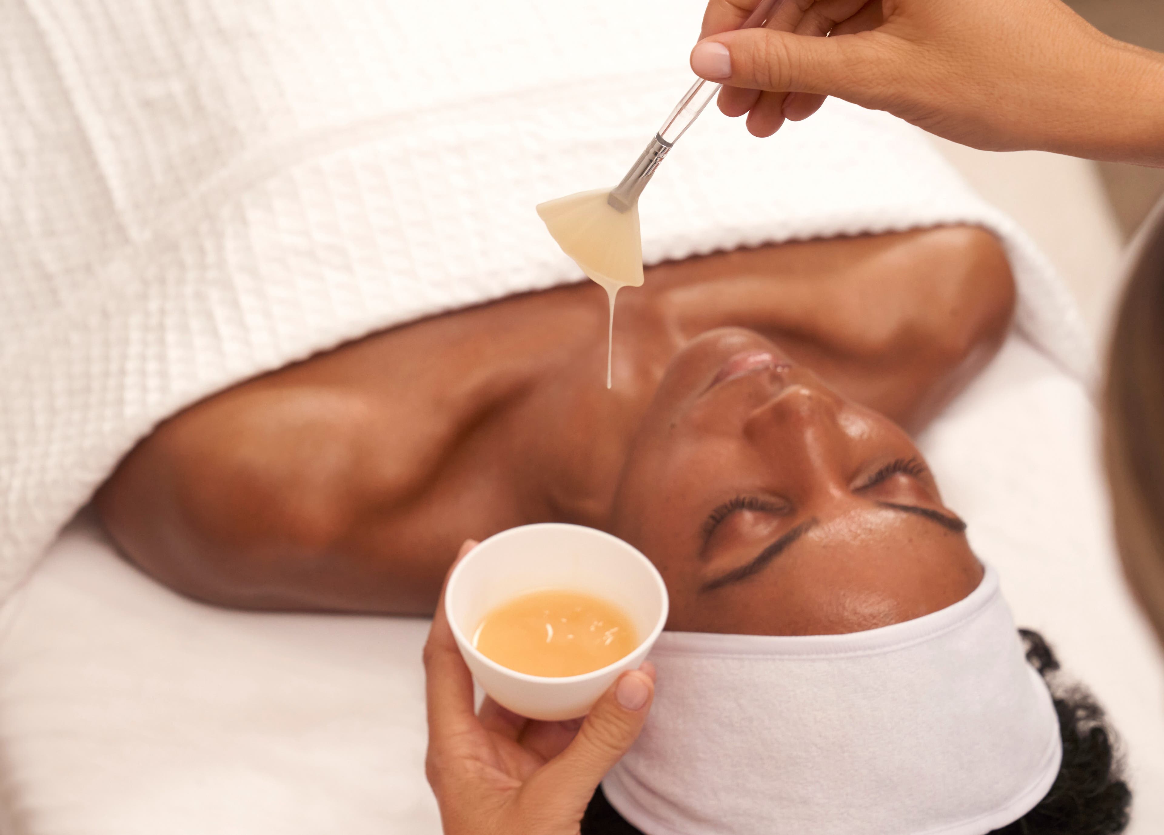 HOUSE OF GOLD facial treatment in Monifieth, Scotland, GB with relaxing application session.