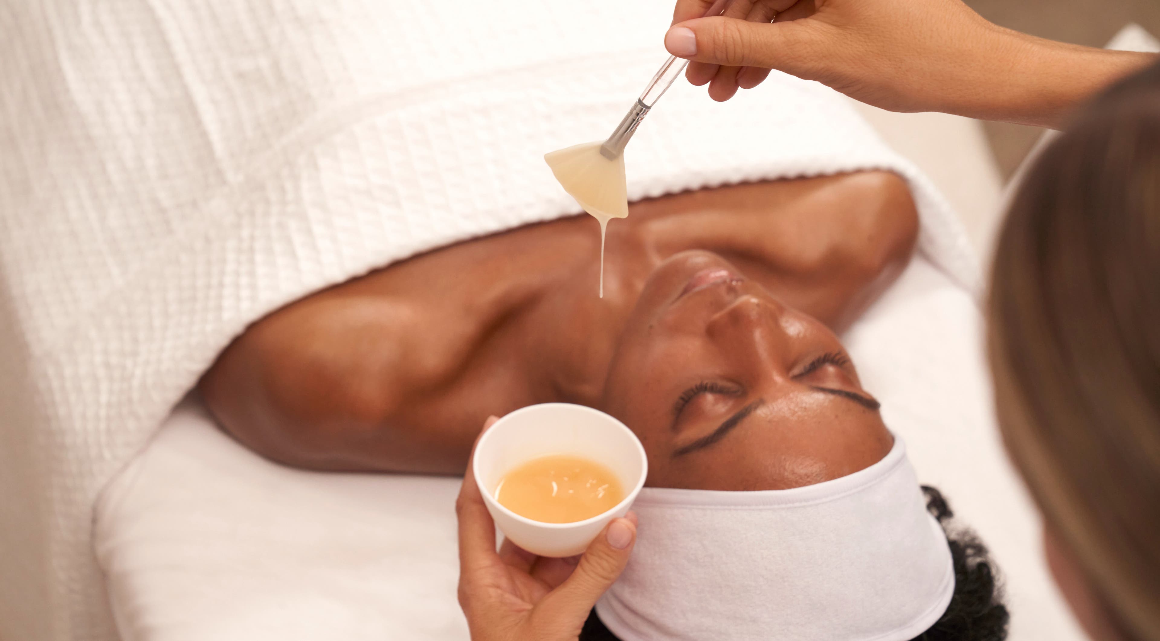 HOUSE OF GOLD facial treatment in Monifieth, Scotland, GB with relaxing application session.