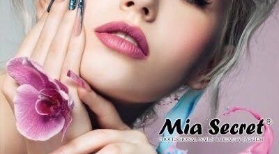 Mia Secret George image 3