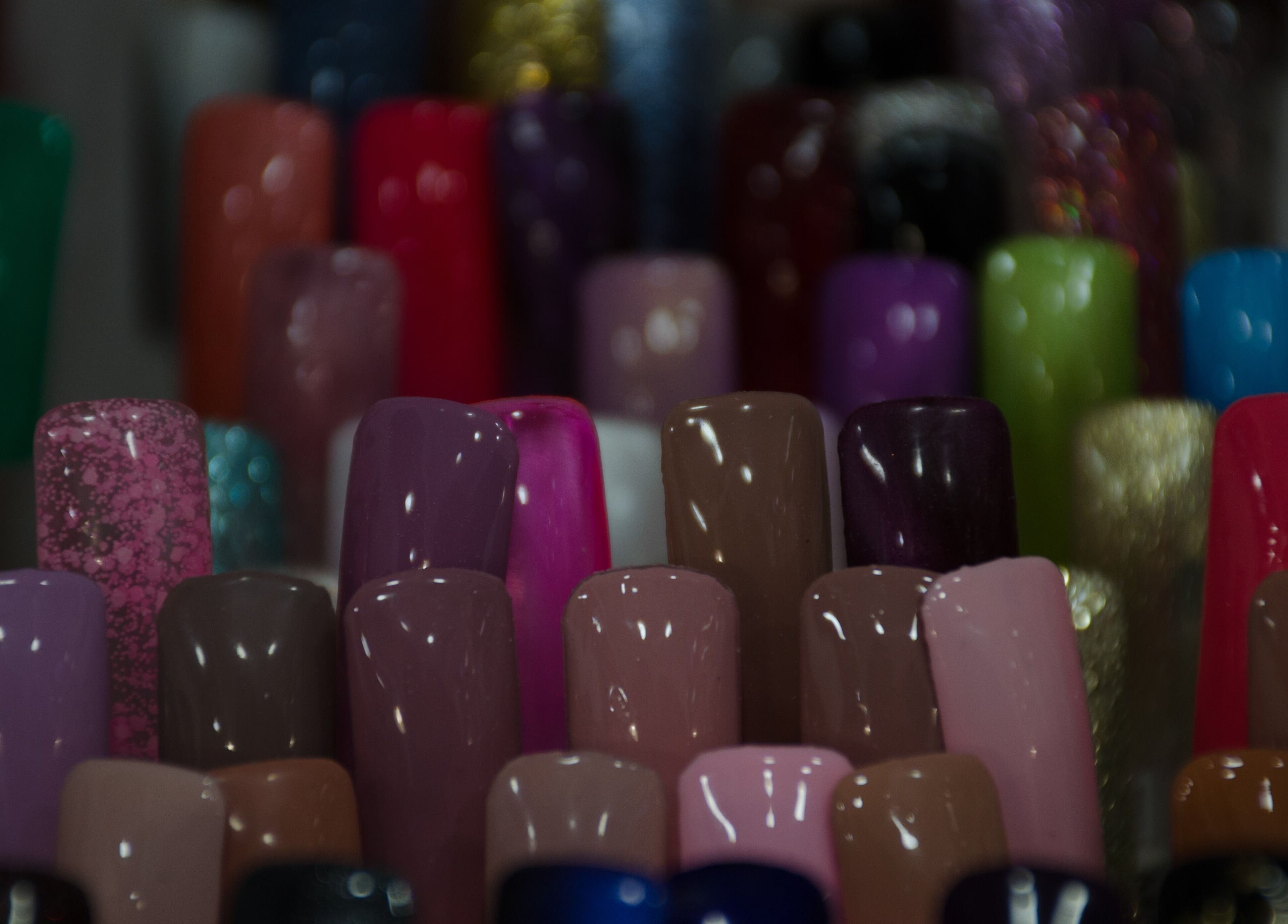 Variedad de esmaltes en Passion Nails & Lashes, Barcelona, Catalunya, ES.