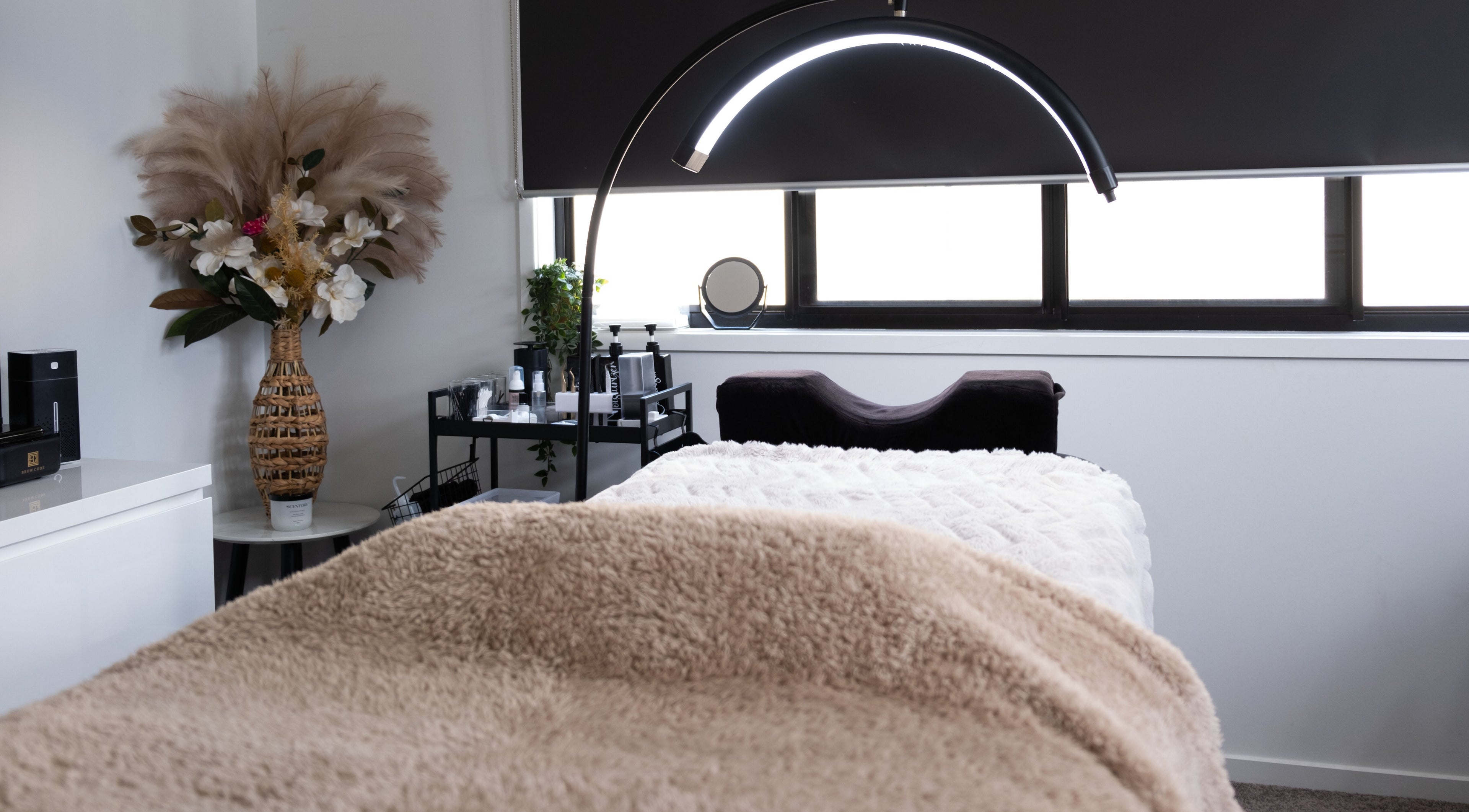 Relaxing treatment room at Flutter Your Lashes in Redland Bay, Queensland, AU, showcasing a cozy aesthetic.