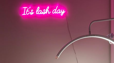 Lash’d by G