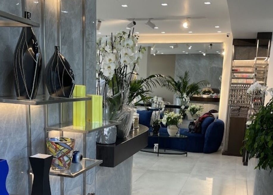 Sophisticated interior of Gloss'd Beauty Bar in Amman, featuring modern decor and lush greenery.