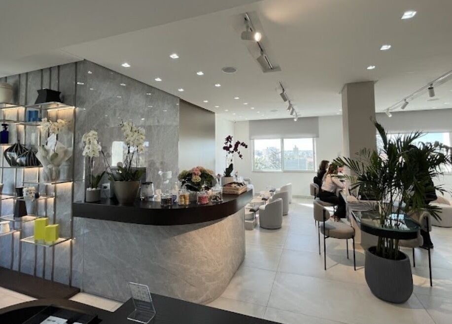 Gloss'd Beauty Bar's modern interior in Amman, Amman Governorate, JO features sleek decor and comfy seating.