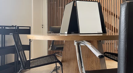 Interiores modernos en Zane Hair Designer Studio Guemes Mdq, Mar del Plata, Provincia de Buenos Aires, AR.