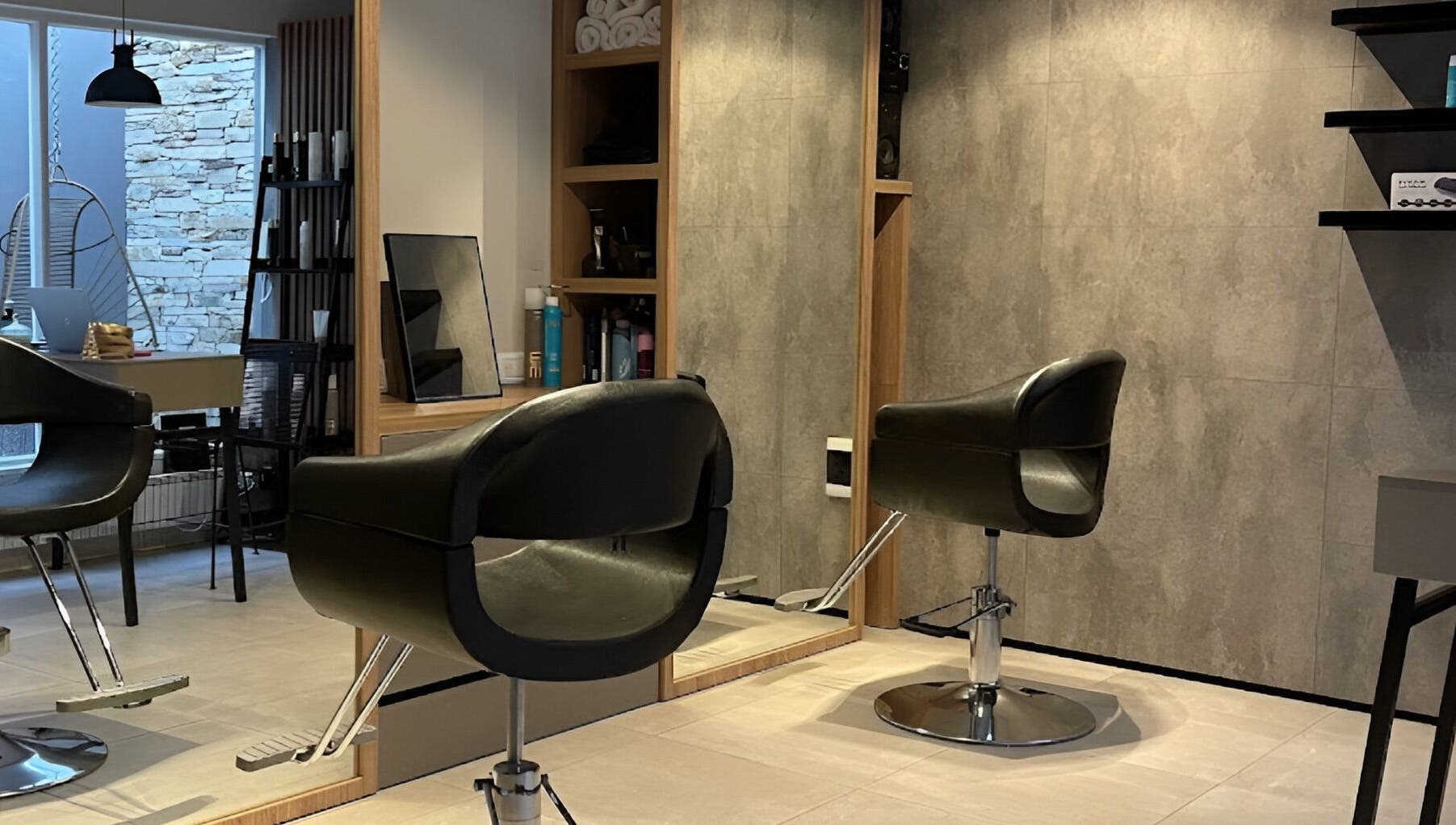 Interior moderno de Zane Hair Designer Studio Guemes Mdq en Mar del Plata, Provincia de Buenos Aires, AR.