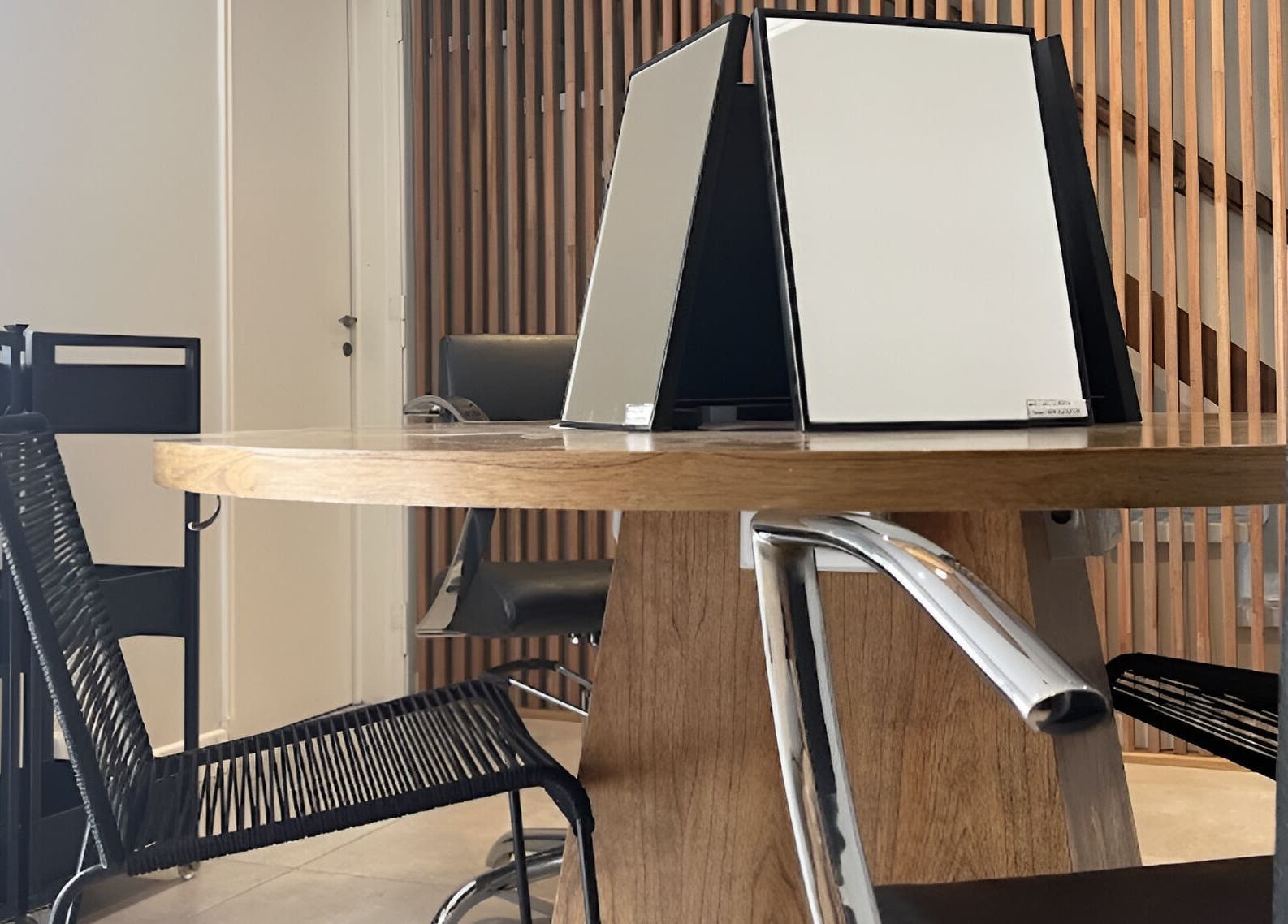 Interiores modernos de Z Concept de Zane Hair Designer Studio Guemes Mdq, Mar del Plata, Provincia de Buenos Aires, AR.