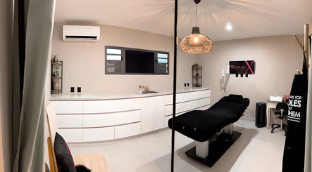 Elegant treatment room at Bonaire Beauty By X, Kralendijk, Bonaire, BQ with modern facilities and calming decor.