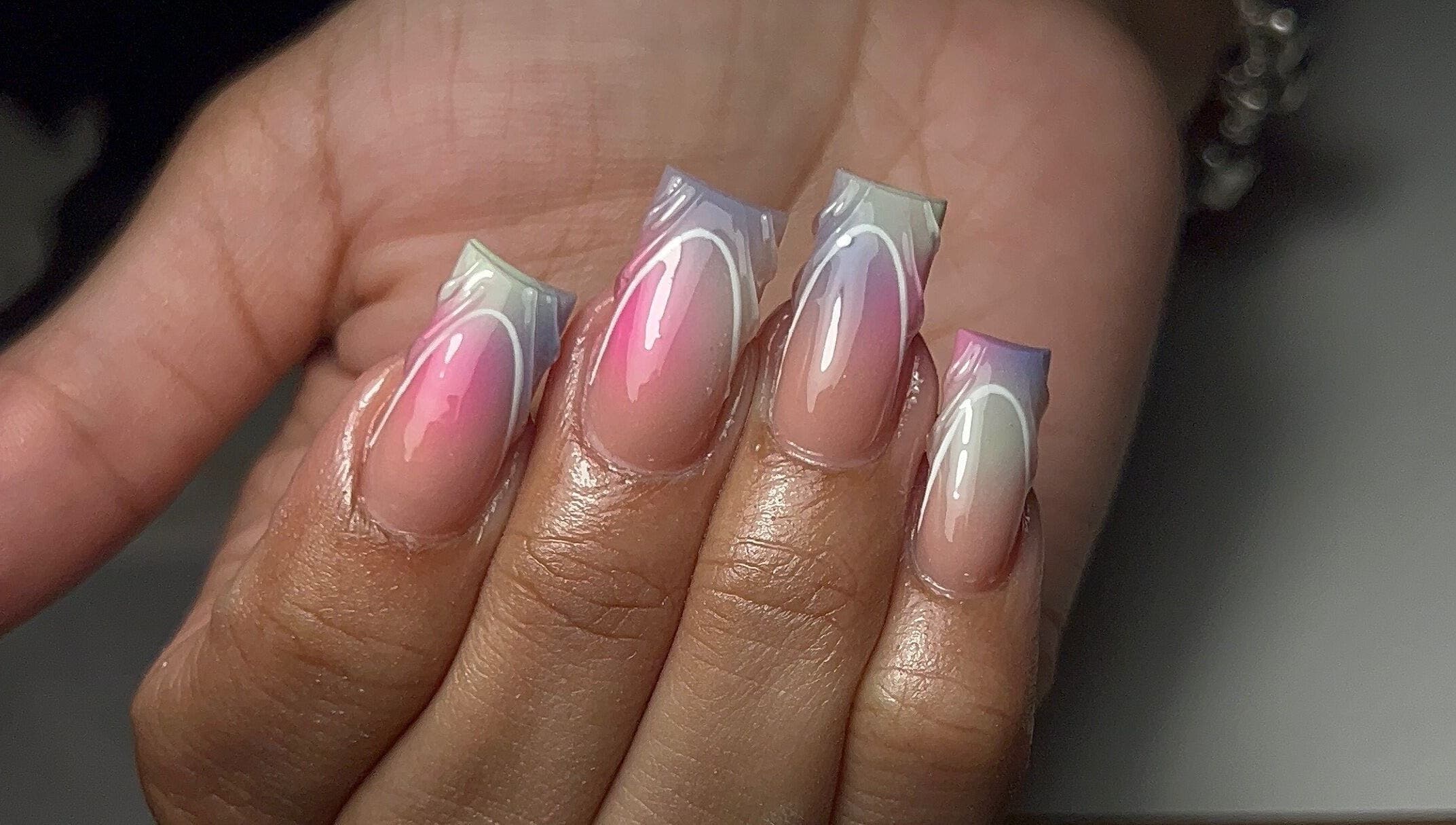 Elegant pink gradient nails with gloss finish at DCE Care, Willemstad, Curaçao, CW.