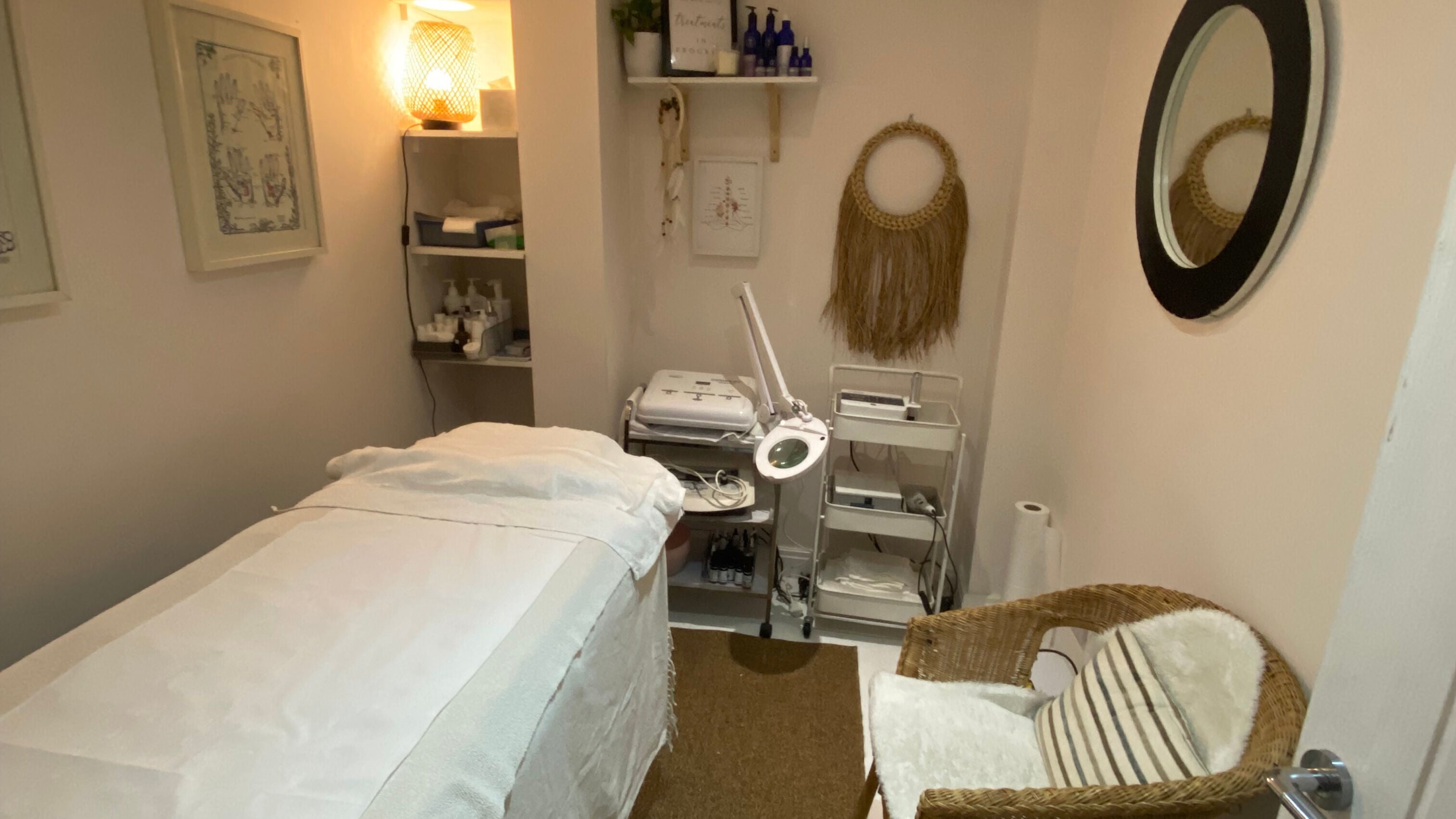 Relaxing treatment room at Pure Face Works, Jojo Beauty & Holistic Therapies in Bristol, England, GB.