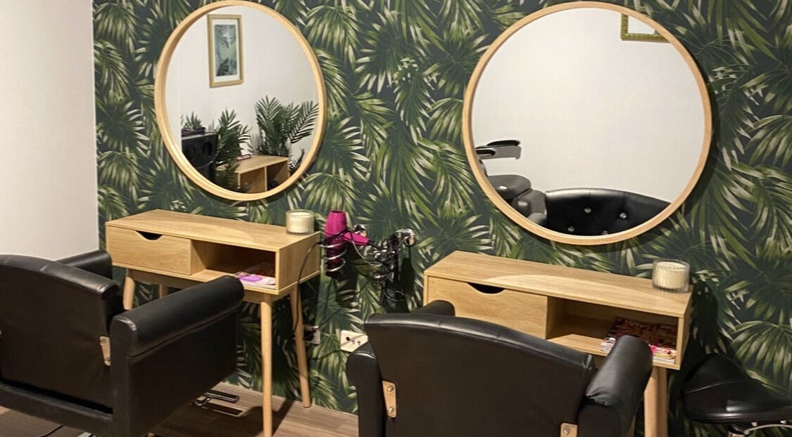 Melissa Ann HAIR STUDIO in Wandi, Western Australia, features chic styling chairs and tropical decor.