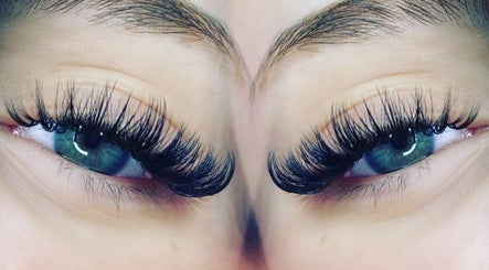 Lashes by Dee image 2