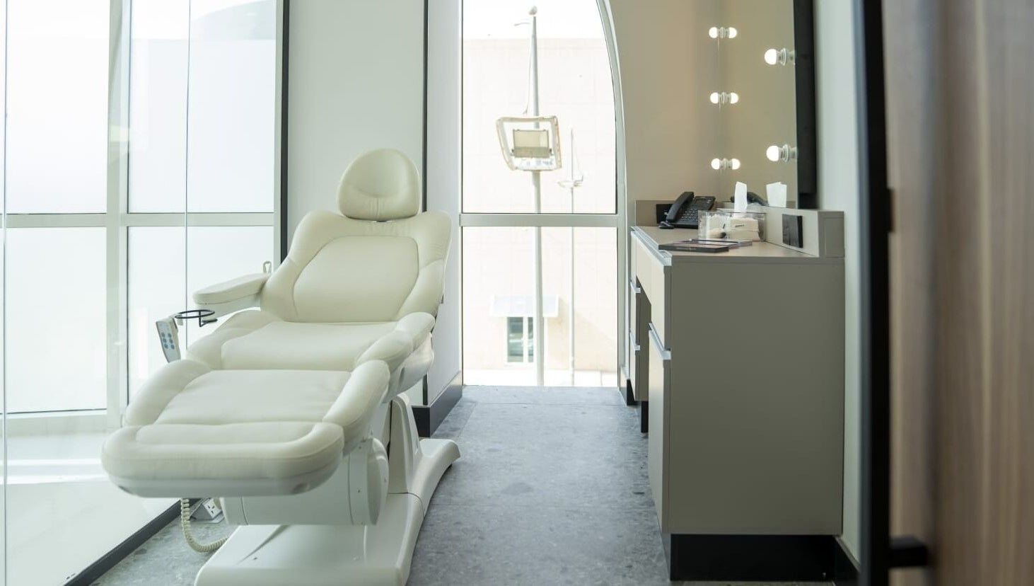 Luxurious treatment room with reclining chair at Fayzacenter in Riyadh, Riyadh Province, SA.
