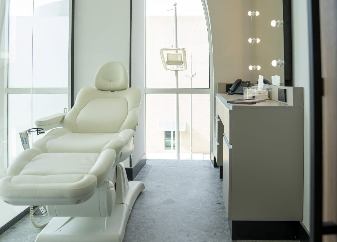 Luxurious treatment room with reclining chair at Fayzacenter in Riyadh, Riyadh Province, SA.