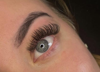 Close-up of voluminous eyelashes from Angel Eye Extensions in Melbourne, Victoria, AU.