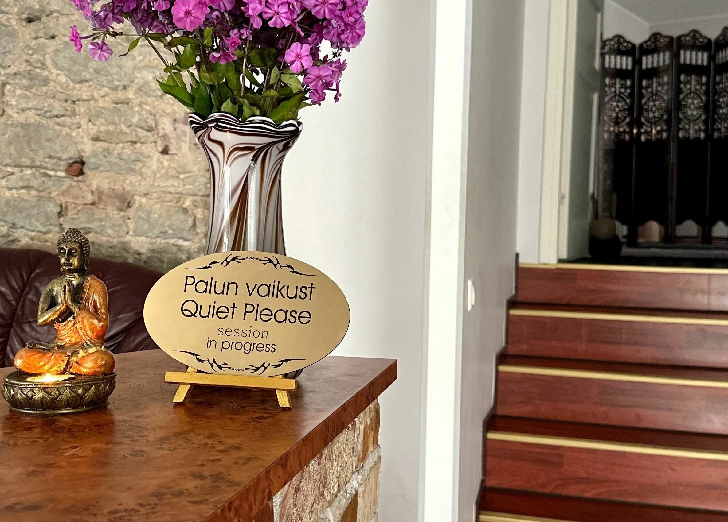 Cozy corner with Buddha statue at MassaažiStaap, Tallinn, Harju maakond, EE.