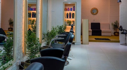 Elegant seating and mirrors at Studio Zee | Colombo 07, Colombo, Western Province, LK.