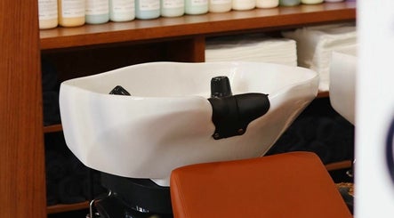 Sole Hair Lounge imej 2