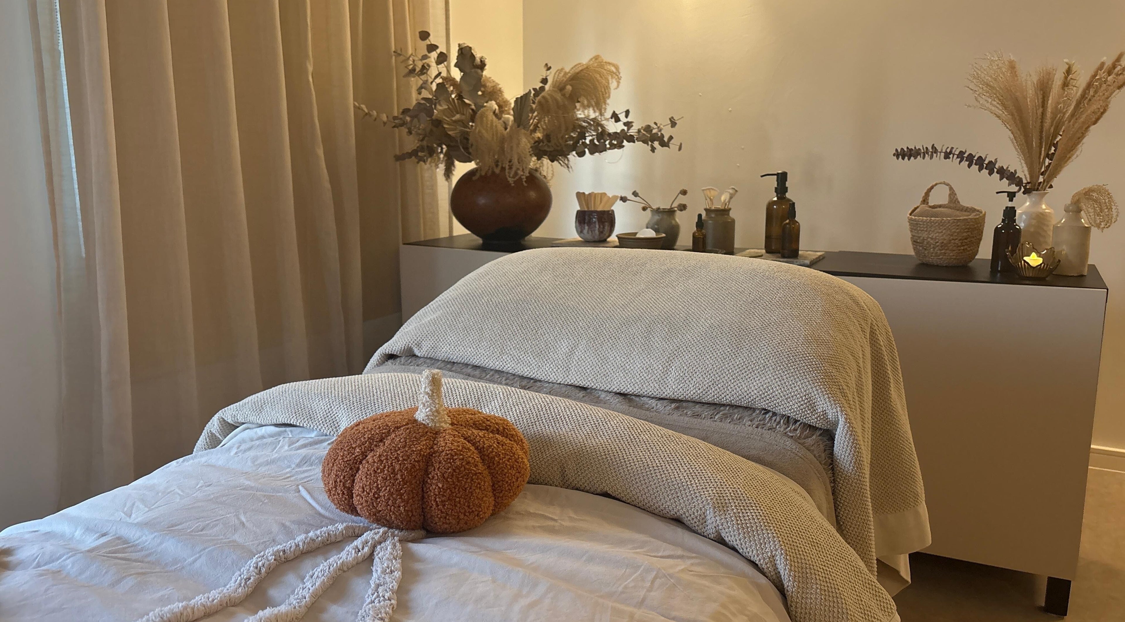 Cozy spa treatment room at Mon Remède Beauty, Bristol, England, GB, with calming decor and inviting atmosphere.