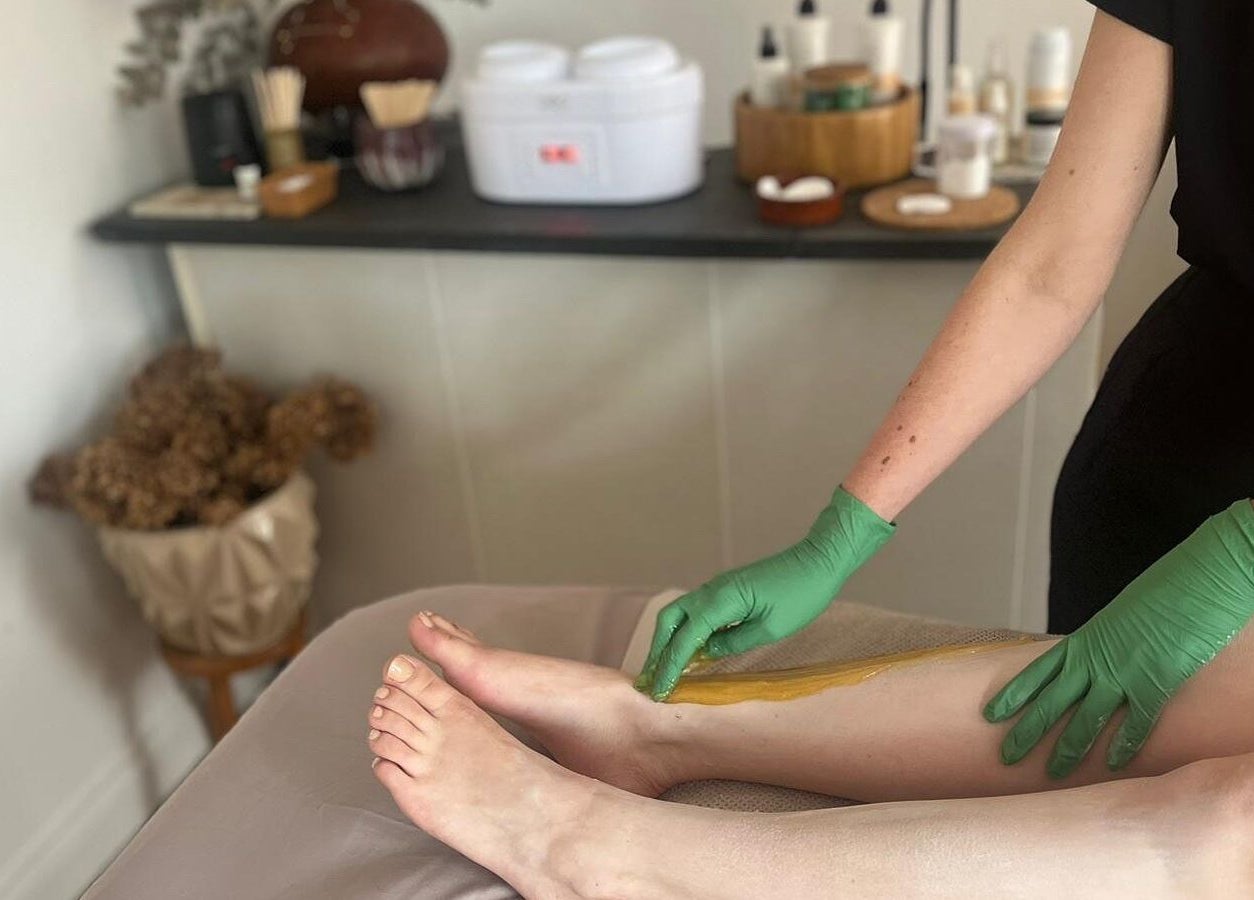 Professional leg waxing at Mon Remède Beauty in Bristol, England, GB; skilled care for smooth results.