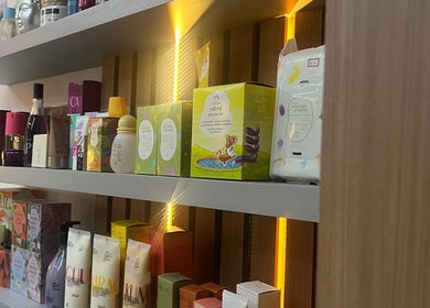 Linha de produtos de beleza iluminada em Estúdio Valen, Rio Grande Do Sul, Rio Grande Do Sul, BR.
