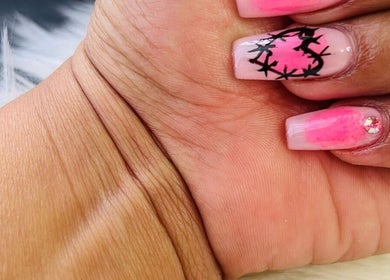 Stylish pink nail art at Gris Beauty Spa, Orlando, Florida, US, showcasing unique design and elegance.