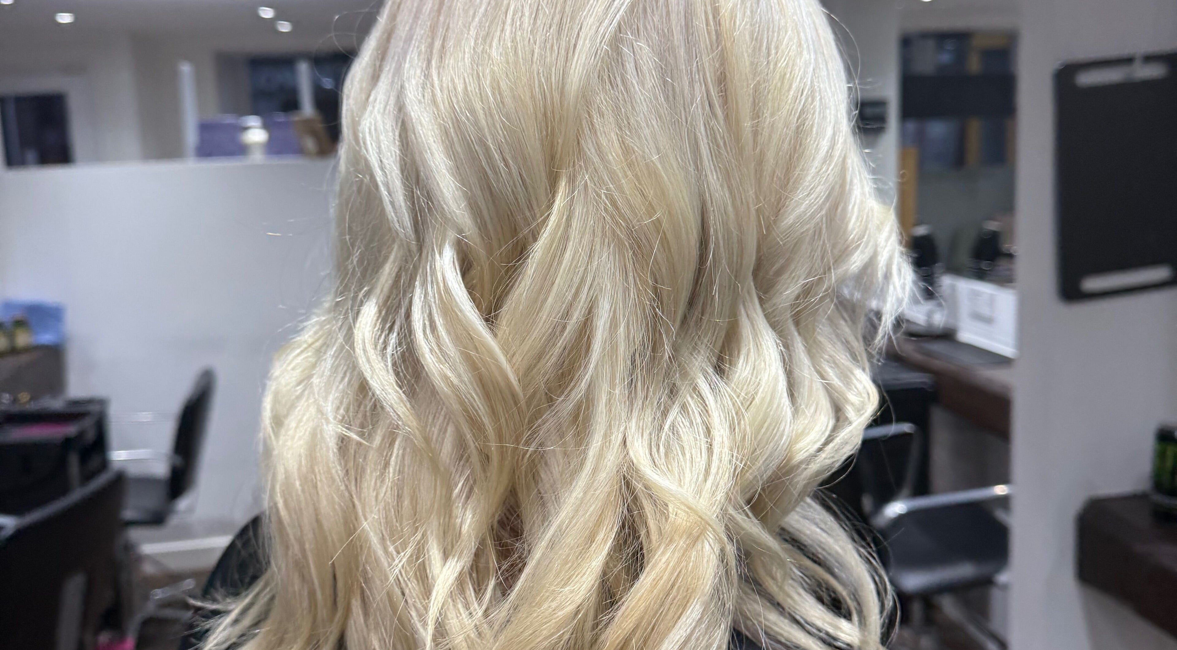 Stylish blonde waves at Erin Louise Hair in Kilmarnock, Scotland, GB, highlight expert craftsmanship.
