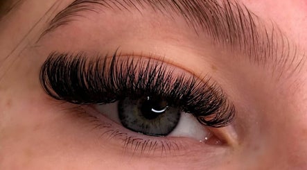 Rhirhi Lashes