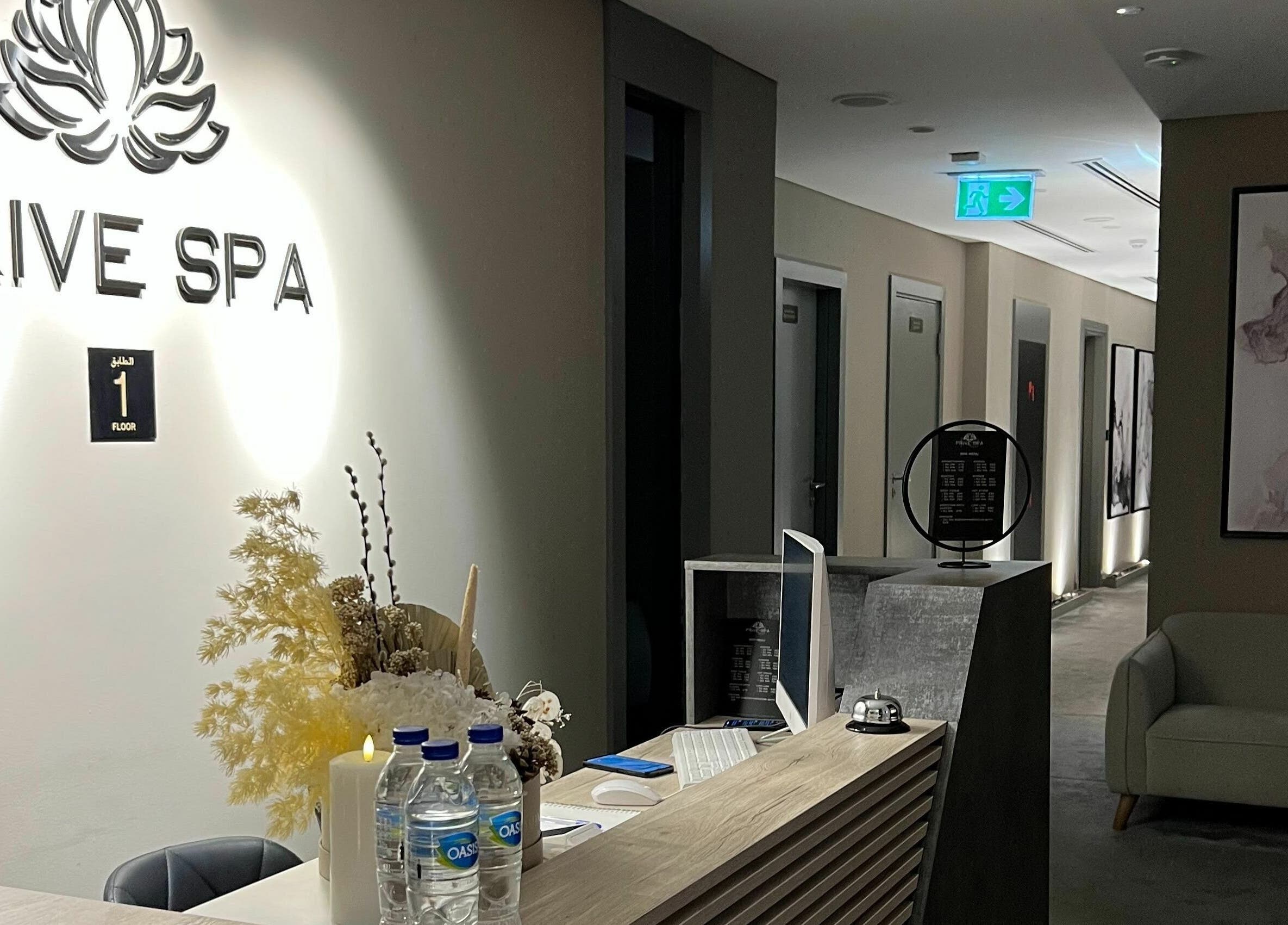 Prive Spa reception area with floral decor in دبي, دبي, AE.