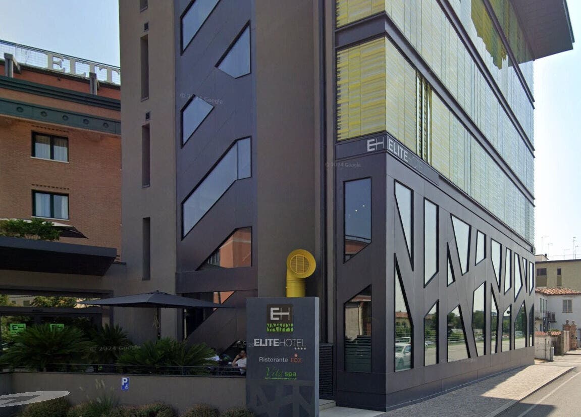 Moderna facciata dell'edificio di Vita Spa a Mestre, Veneto, IT con design contemporaneo.