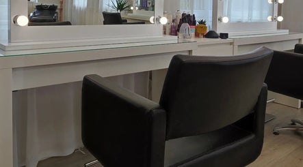 Jessica Gilbert Hair, bilde 3