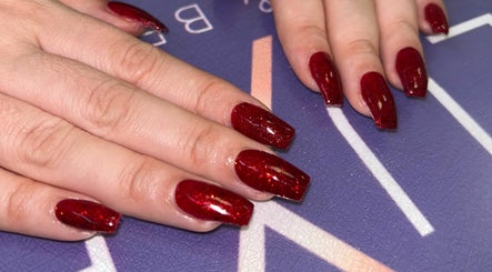 R and R Nails Beauty and Barbering image 3