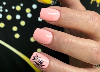Stylish pink nails featuring leaf design at Natalia Calkam Beauty Studio, Newbury, England, GB.