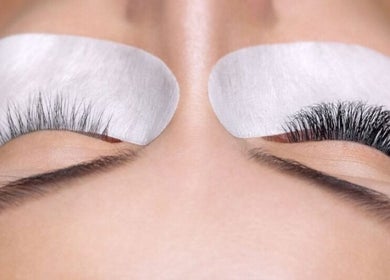 Eyelash extensions at Dead Pretty beauty bar inside Aesthetics by Maddy-Jane, Singleton, New South Wales, AU.