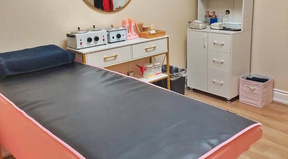 Silk Wax Bar waxing room in Ottawa, Ontario, CA, featuring a cozy treatment table and waxing supplies.