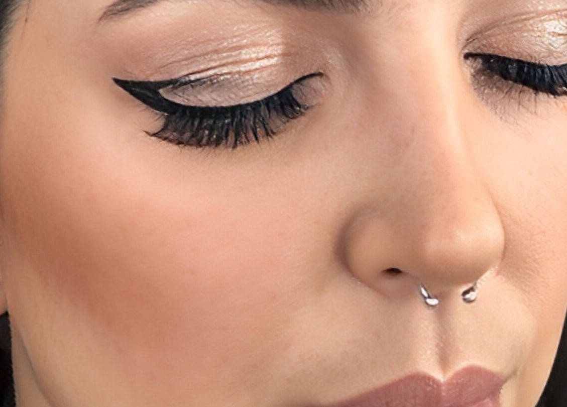 Trucco occhi con eyeliner e ciglia folte al centro Giò di Bergamo, Lombardia, IT.