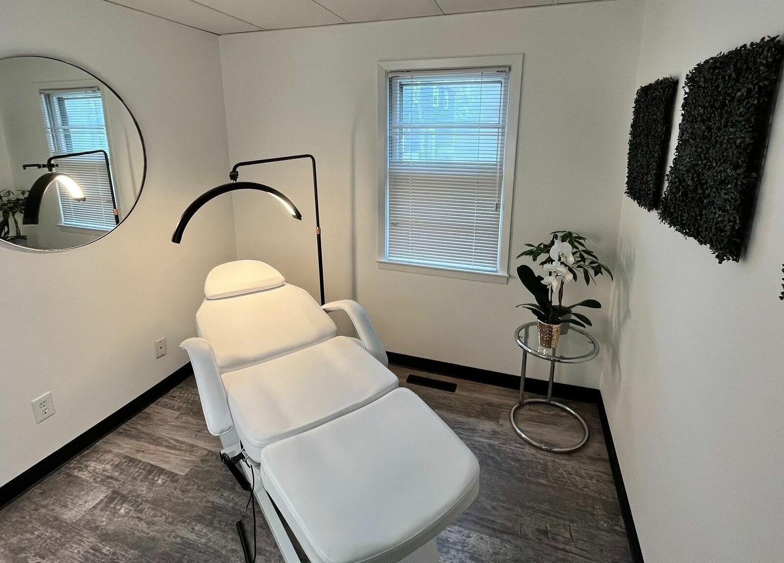 Relaxing treatment room at Anda Organic Boutique Spa, West Islip, New York, US, with a modern aesthetic style.