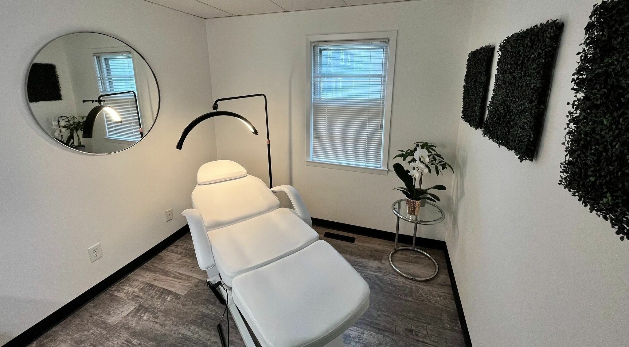Relaxing treatment room at Anda Organic Boutique Spa, West Islip, New York, US, with a modern aesthetic style.