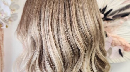 Cobi-Jane Intuitive Connections (Hairstylist)
