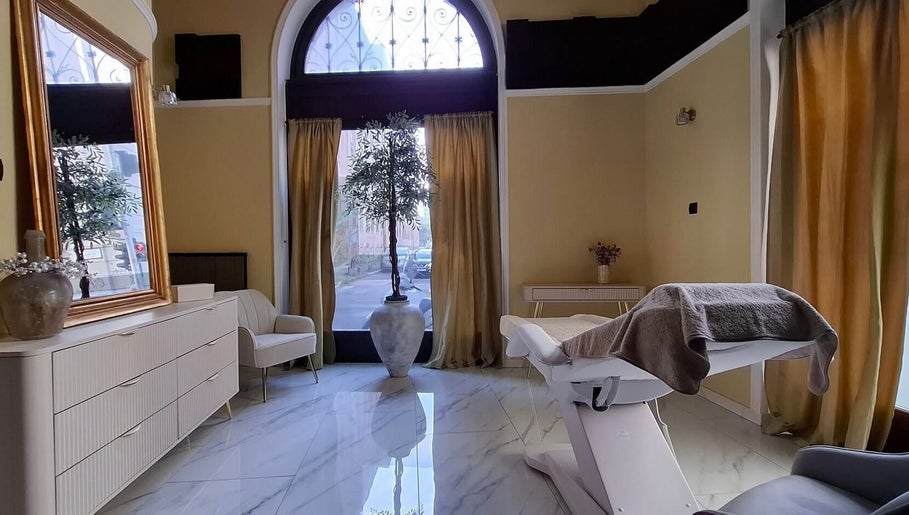 Luxurious treatment room at NailBerry in Budapest, Magyar, HU with warm decor and comfortable seating.