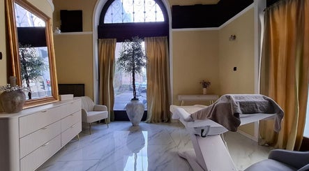 Luxurious treatment room at NailBerry in Budapest, Magyar, HU with warm decor and comfortable seating.