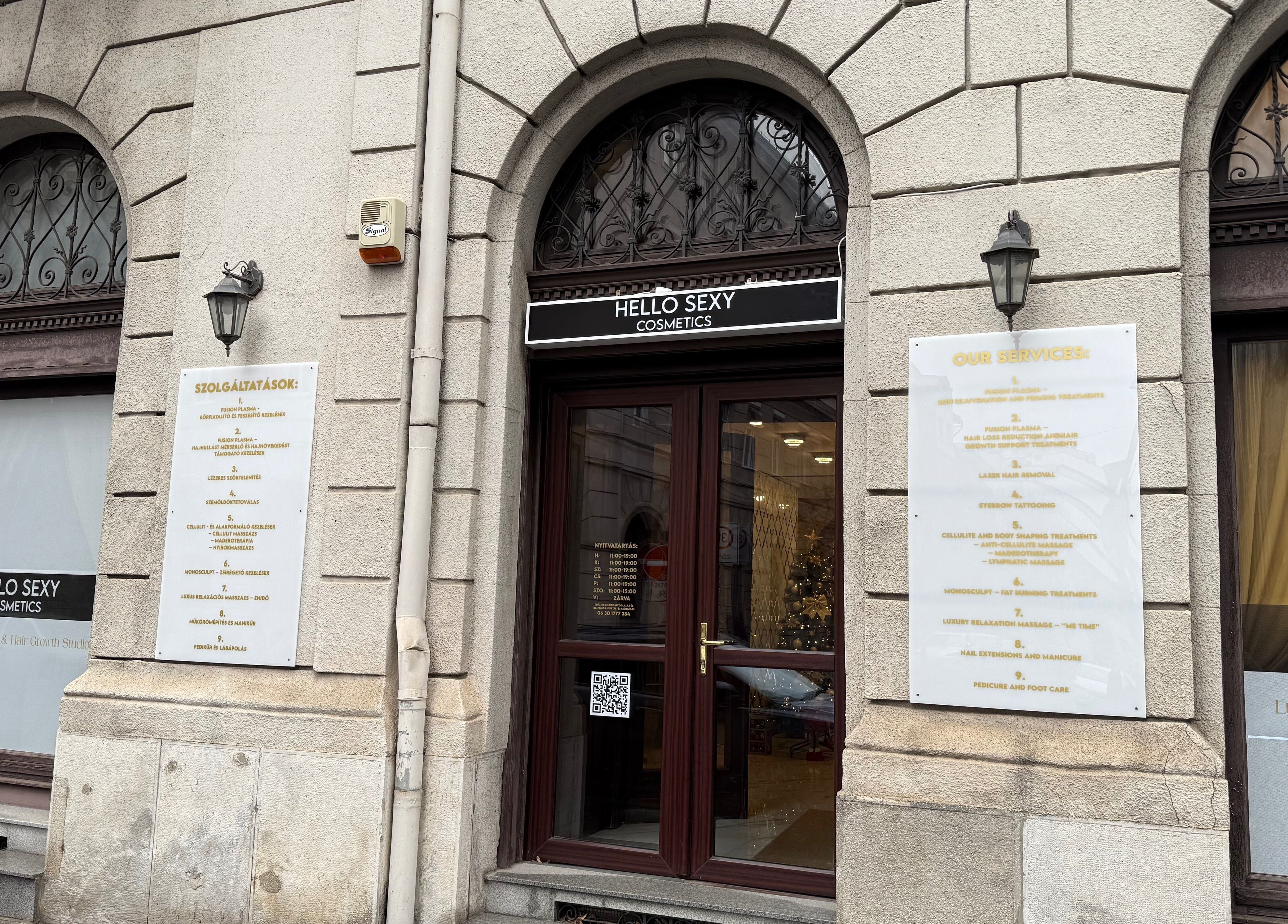 Nail Berry exterior in Budapest, Magyar, HU showcasing elegant signage and decor.
