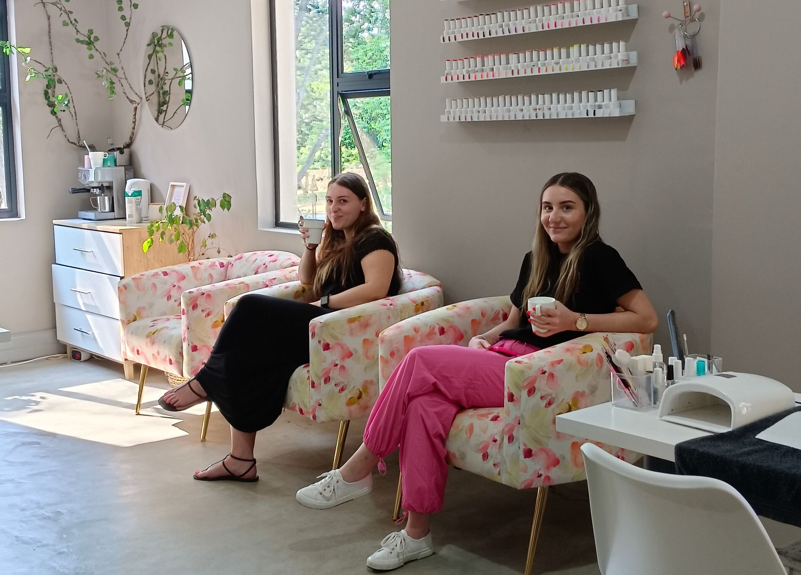 Relaxing lounge at Simply Tipped with clients enjoying the serene ambiance in Gillitts, Kwazulu-natal, ZA.